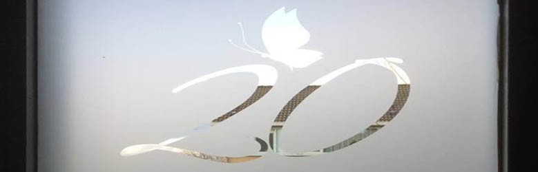 Raamfolie voordeur met huisnummer of naam