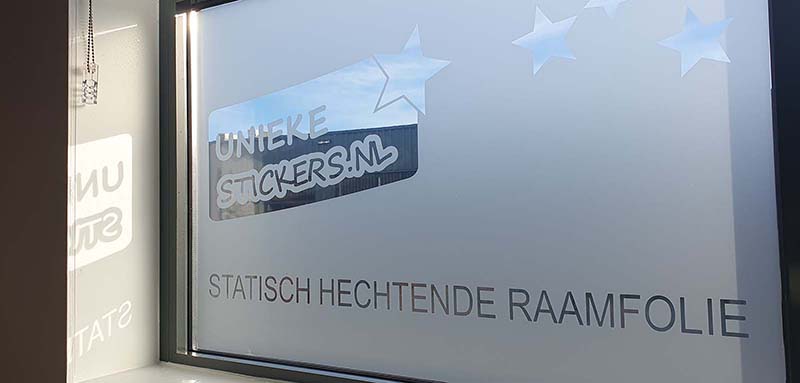 Gepersonaliseerde raamfolie plakken zonder luchtbellen