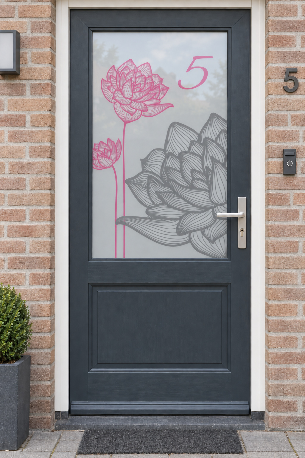 Voordeur met bedrukte matglasfolie mooie gekleurde rozen, frontaal aanzicht.