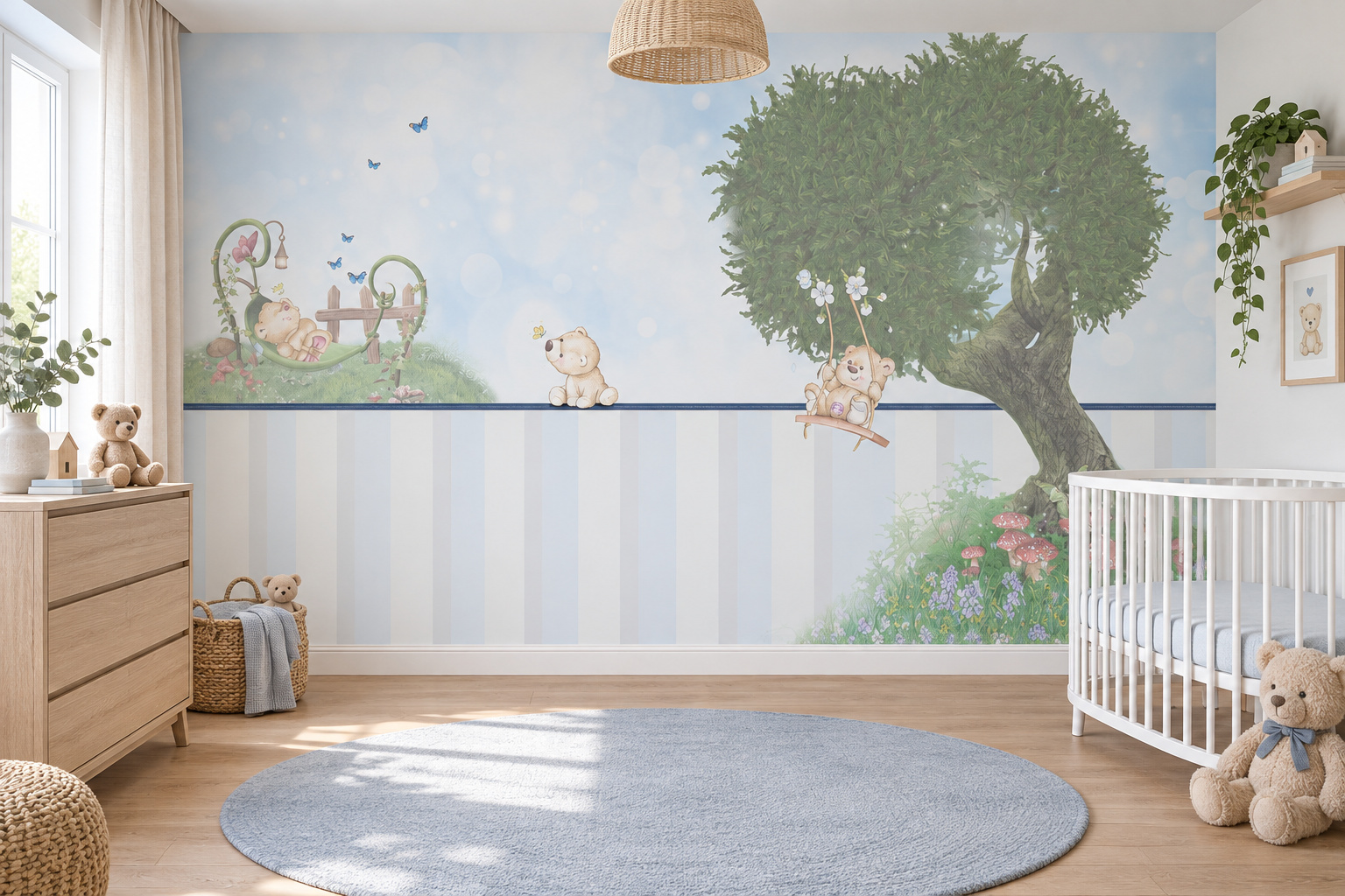Babykamer met wandvullend fotobehang lieve beertjes in blauw, een wit ledikant en poederblauw kleed.