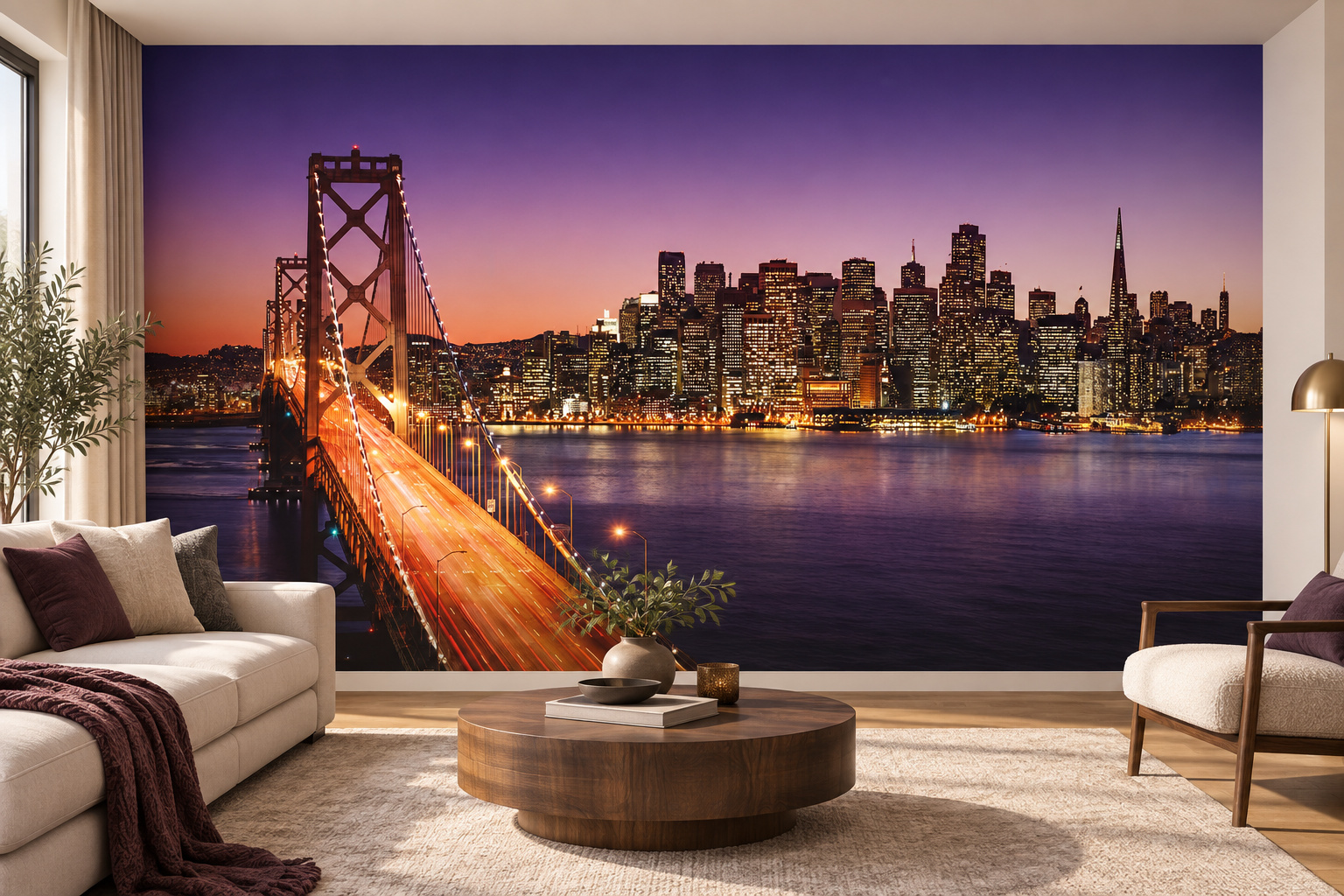 Woonkamer met fotobehang van de skyline van San Francisco en de Bay Bridge bij zonsondergang op de achterwand en een interieur in bijpassende kleuren; ontwerp 35619963.