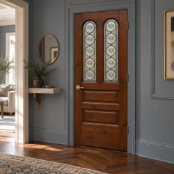 XL deursticker klassieke houten voordeur met ronde siermotieven C15 toegepast in een art-decohal met blauwe wand en walnoot visgraatvloer