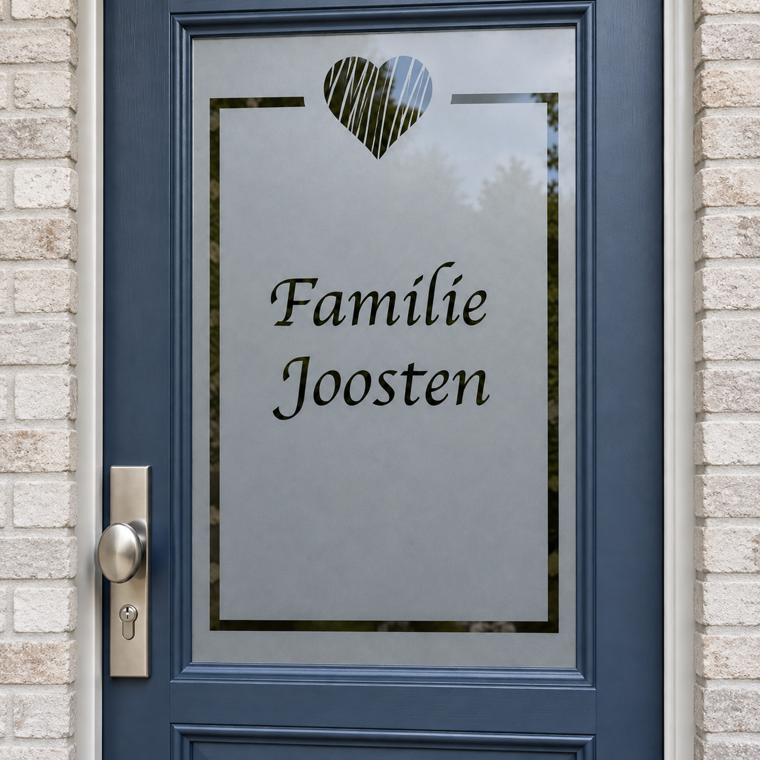 voordeur-gesneden-herzien/raamfolie-voordeur-kader-met-hartje-en-achternaam